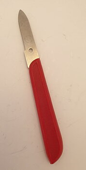 Kräftkniv  rött plastskaft.