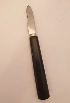 Kräftkniv  svart skaft.