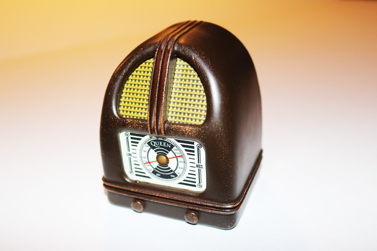 Queen Radio (no PCBs, LED)