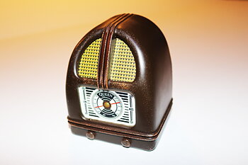 Queen Radio (no PCBs, LED)