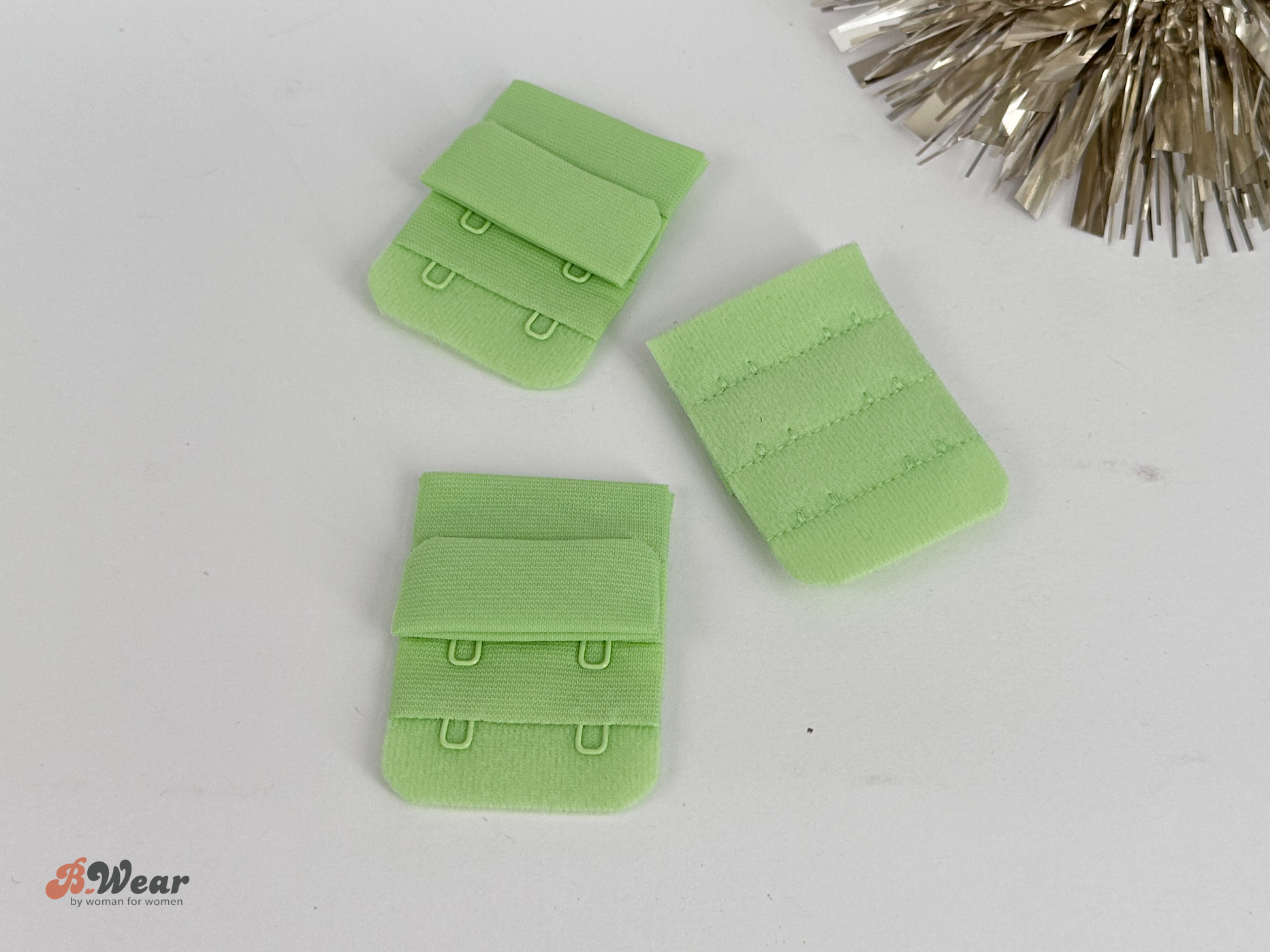 Hook & Eye 2x3 - Pistachio green