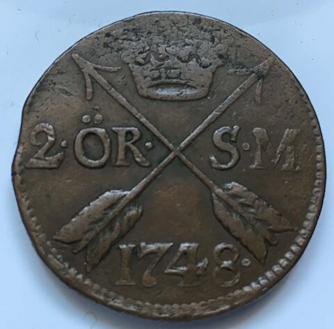 2 ör SM 1748 pil med lutande topp och lite fjädrar nära 1
