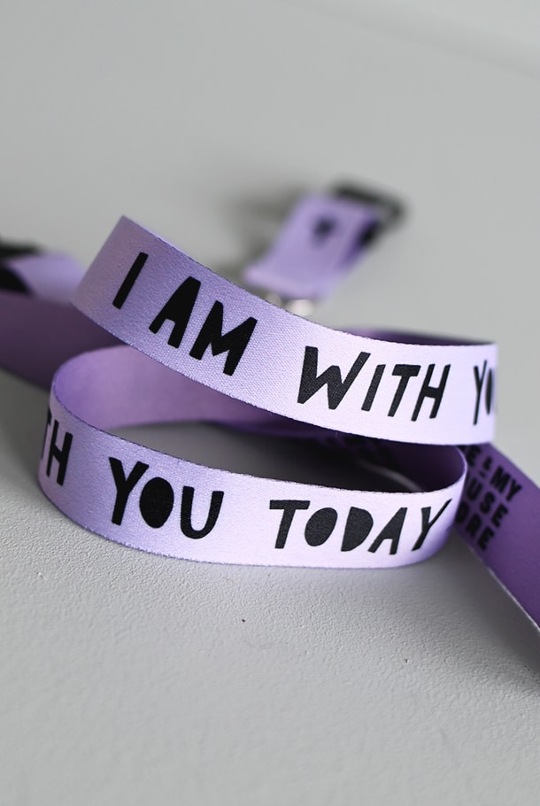 LÅNGT NYCKELBAND: I AM WITH YOU TODAY