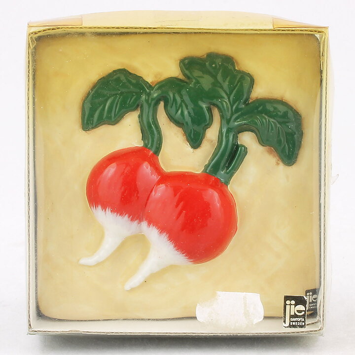Madeleine Hillgrund (1990s) Quadratic Wall Plaque with Radish Relief 11 cm <with Box>
