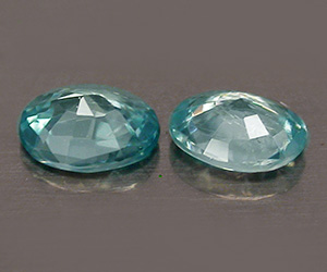 Hermosas piedras preciosas de circonita azul natural a juego. - 2