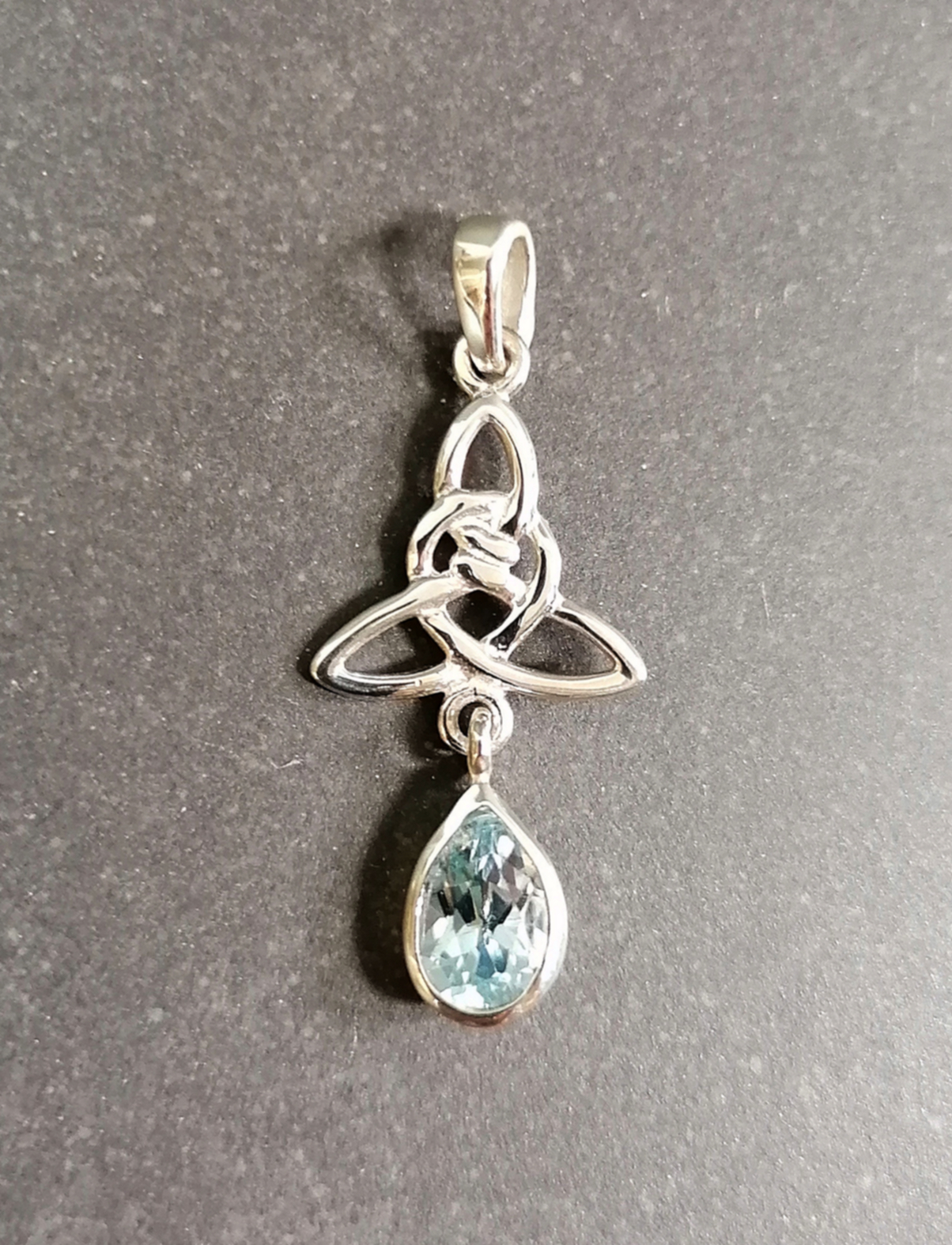 Silver Hänge med Topas Droppe - Triquetra 