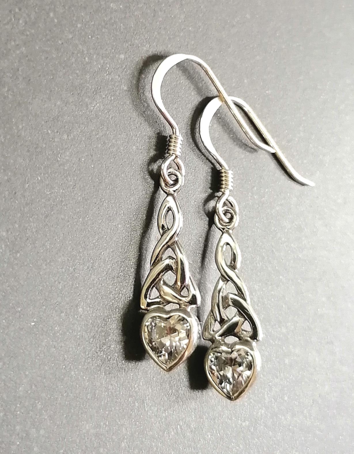 Silver Örhängen med Zirkon Hjärta - Keltisk Knut
