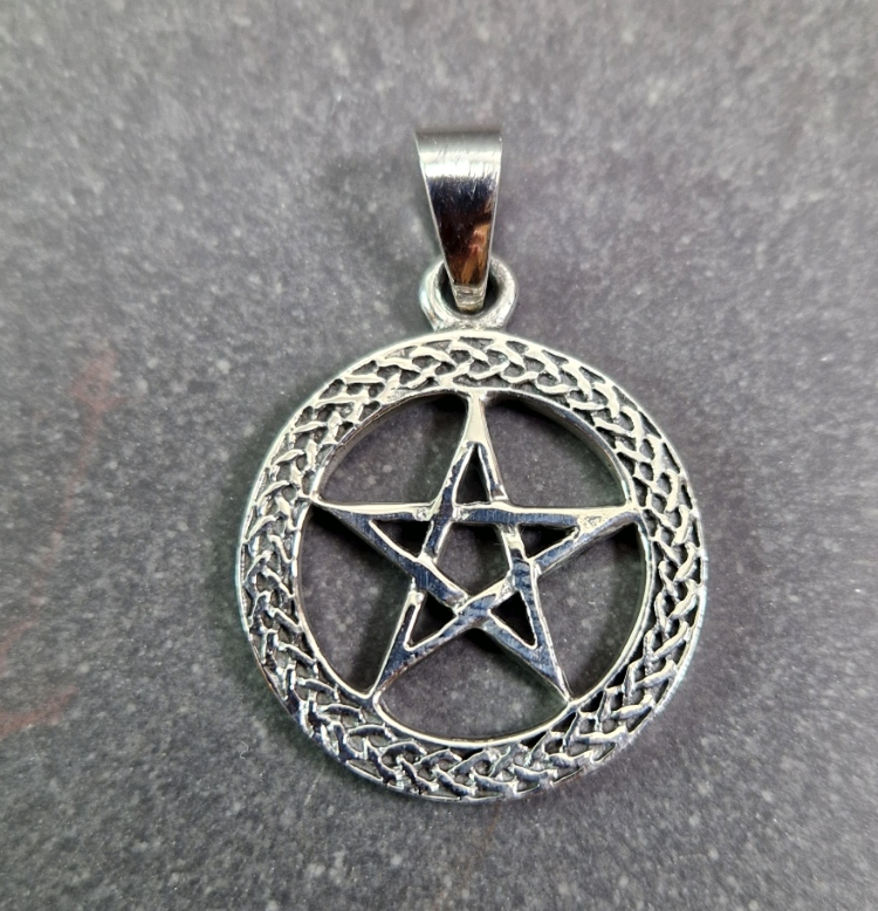 Pentagram med Keltisk Väv