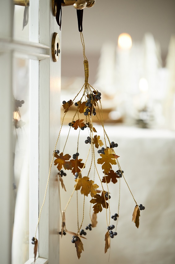 Mistletoe with wooden beads - Brass - 38x13 cm - 2