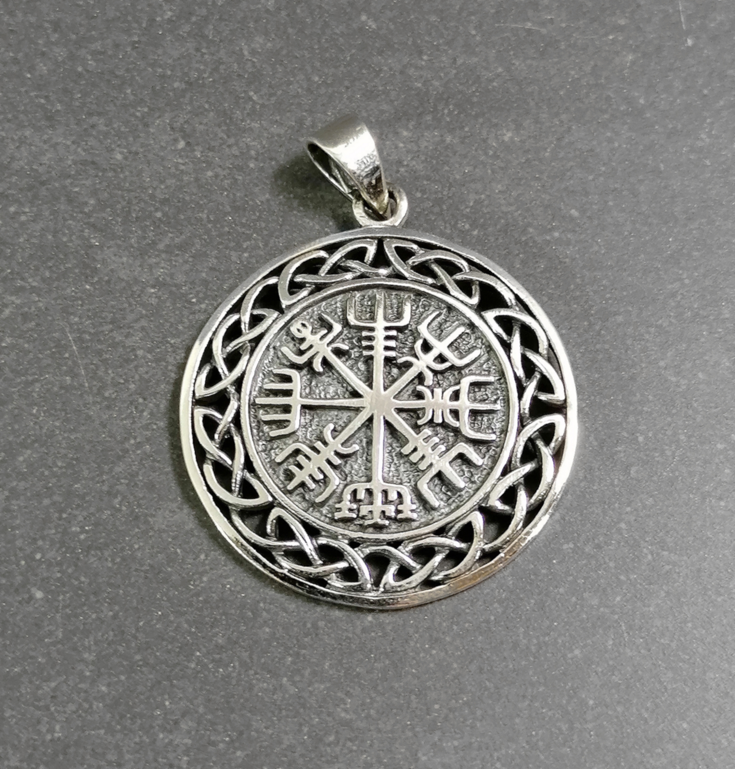 Vegvísir / Vegvisir (Kompass) - Hänge i Silver 