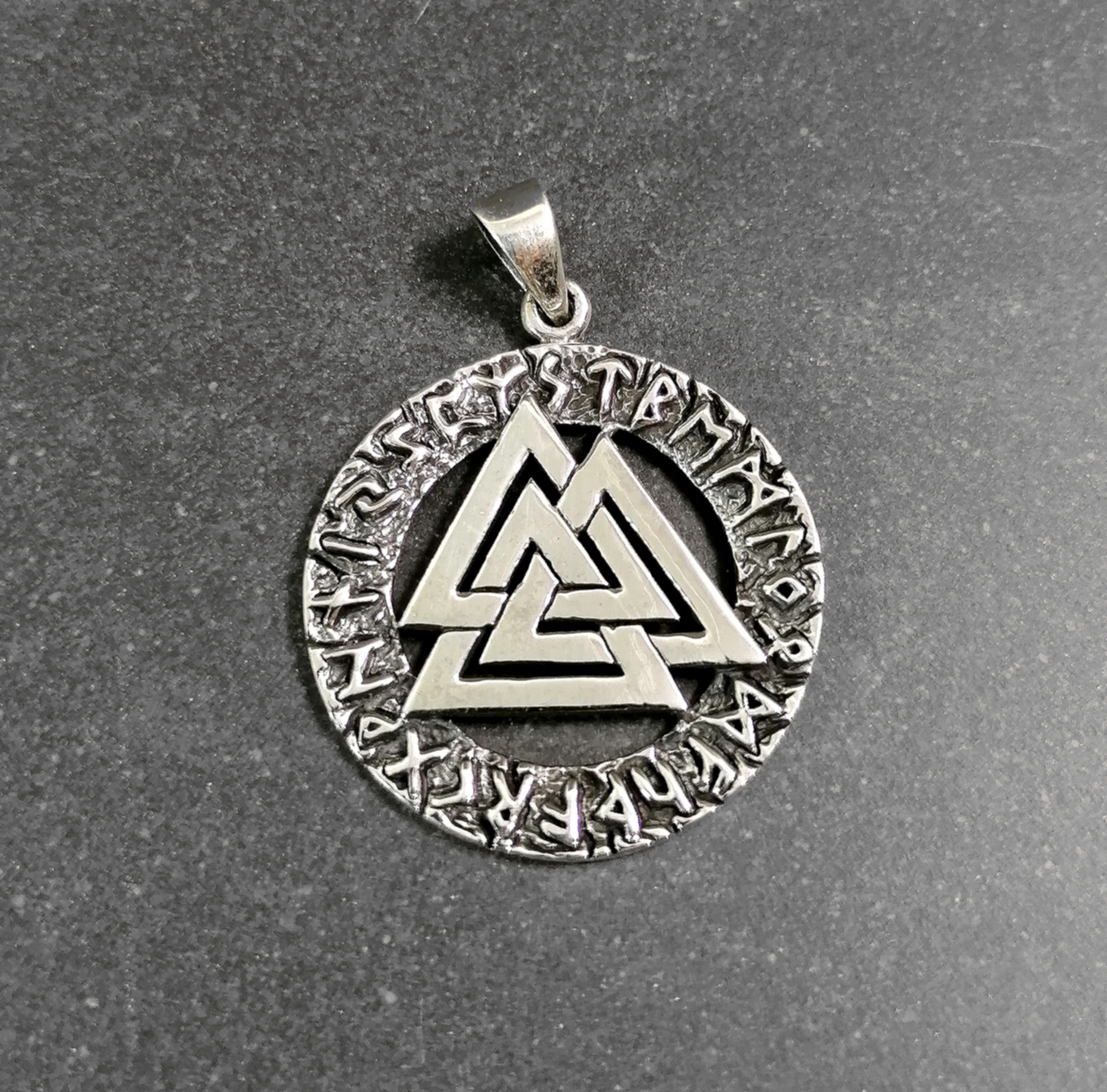 Valknut med runor - Hänge i Silver 