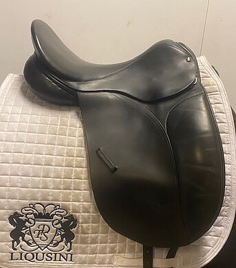 Dressyrsadel County Competitior 17,5"