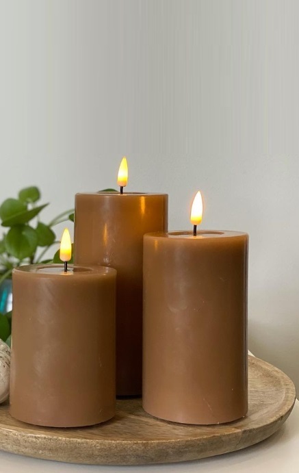 Deluxe Homeart - Block Candle - Caramel Brown - 7.5x15 cm - 2