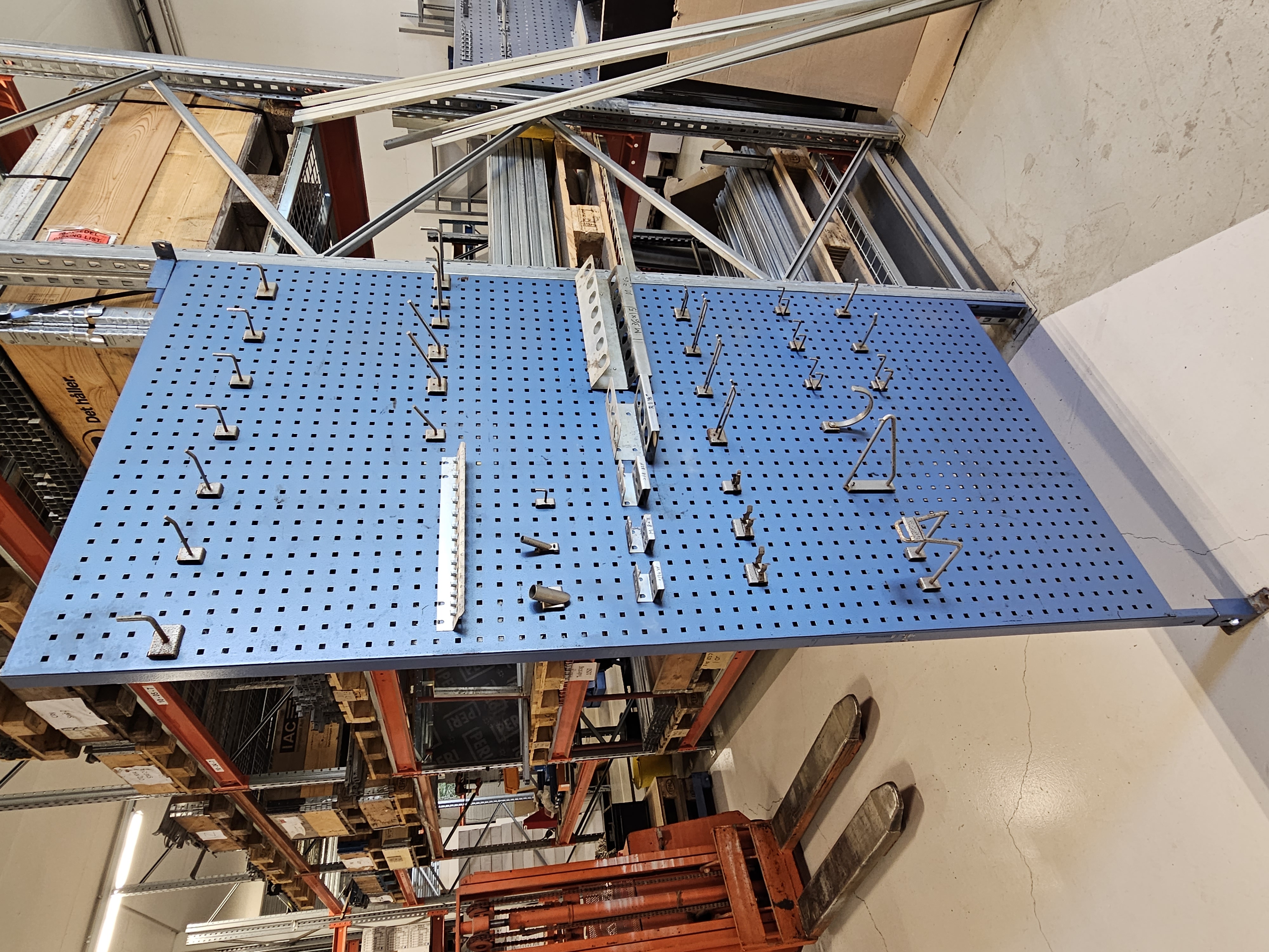 Verktygstavla 1000x2000mm med krokar - 2