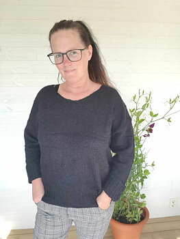 Stickad tröja - Helene Svart