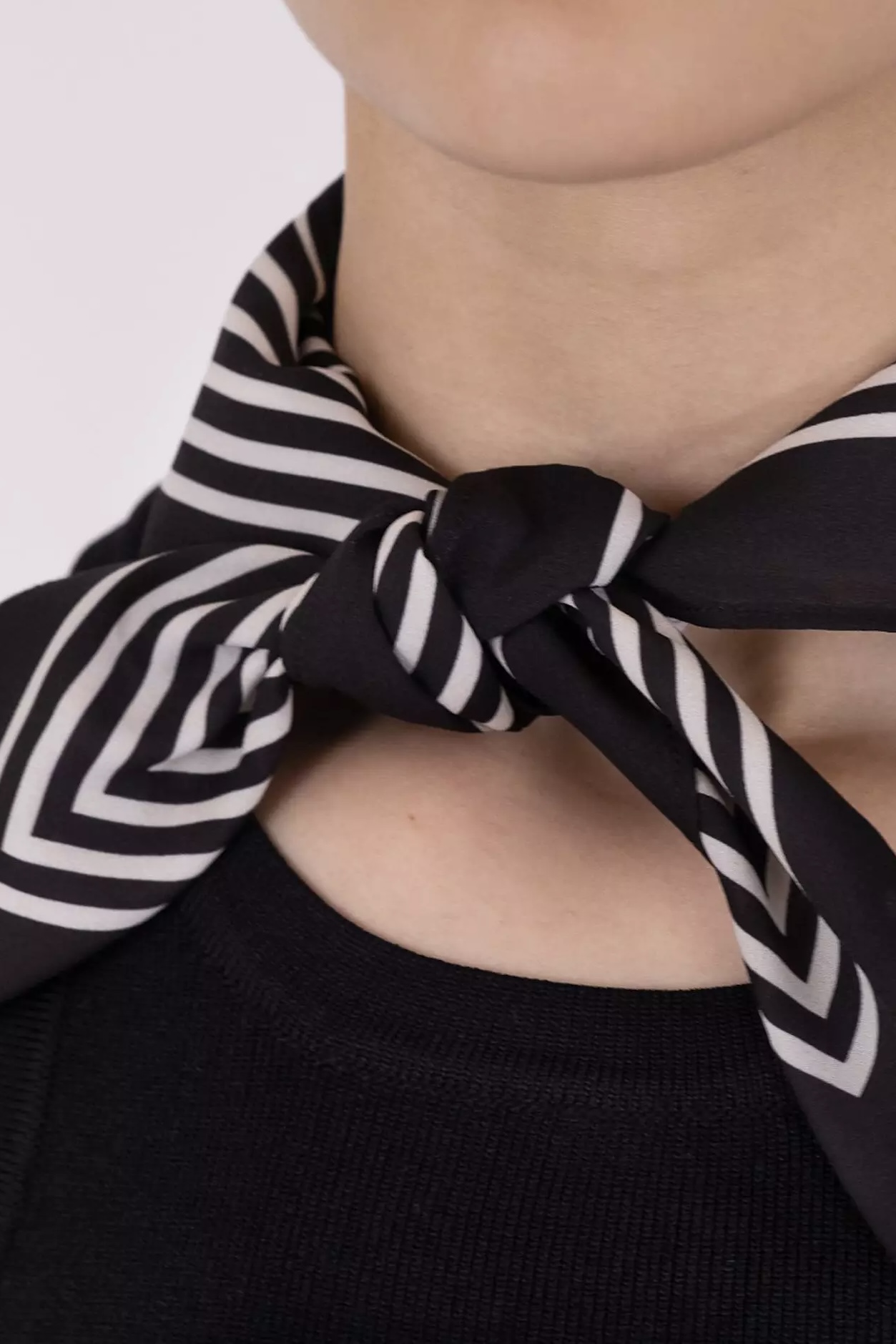 Neo Noir - Judy Line Scarf Small Black - 2