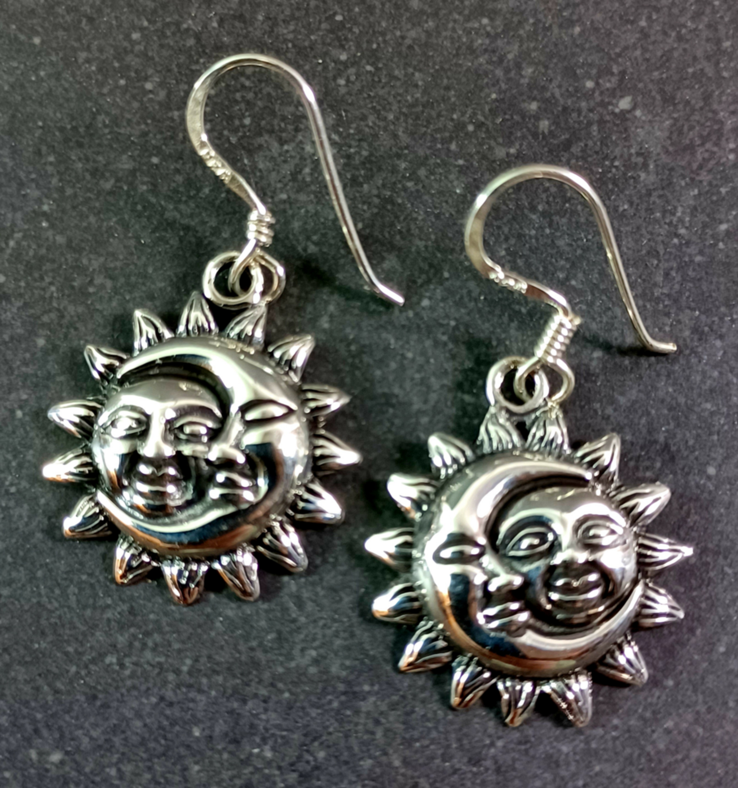 Sol och måne Örhängen i silver