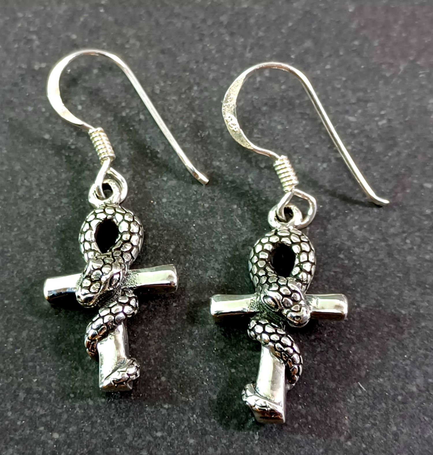 Ankh Kors med Orm - örhängen i silver  