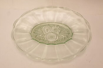 Elme Edvin Ollers green small plate with flower relief