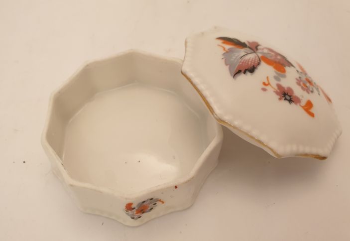 Porcelain box with lid 1920s - 2