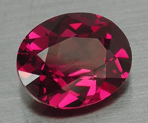 Impresionante piedra preciosa de granate rodolita natural de talla ovalada de 1,56 ct - 3