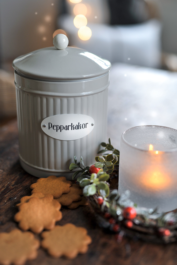 Tin with lid for gingerbread cookies - Beige