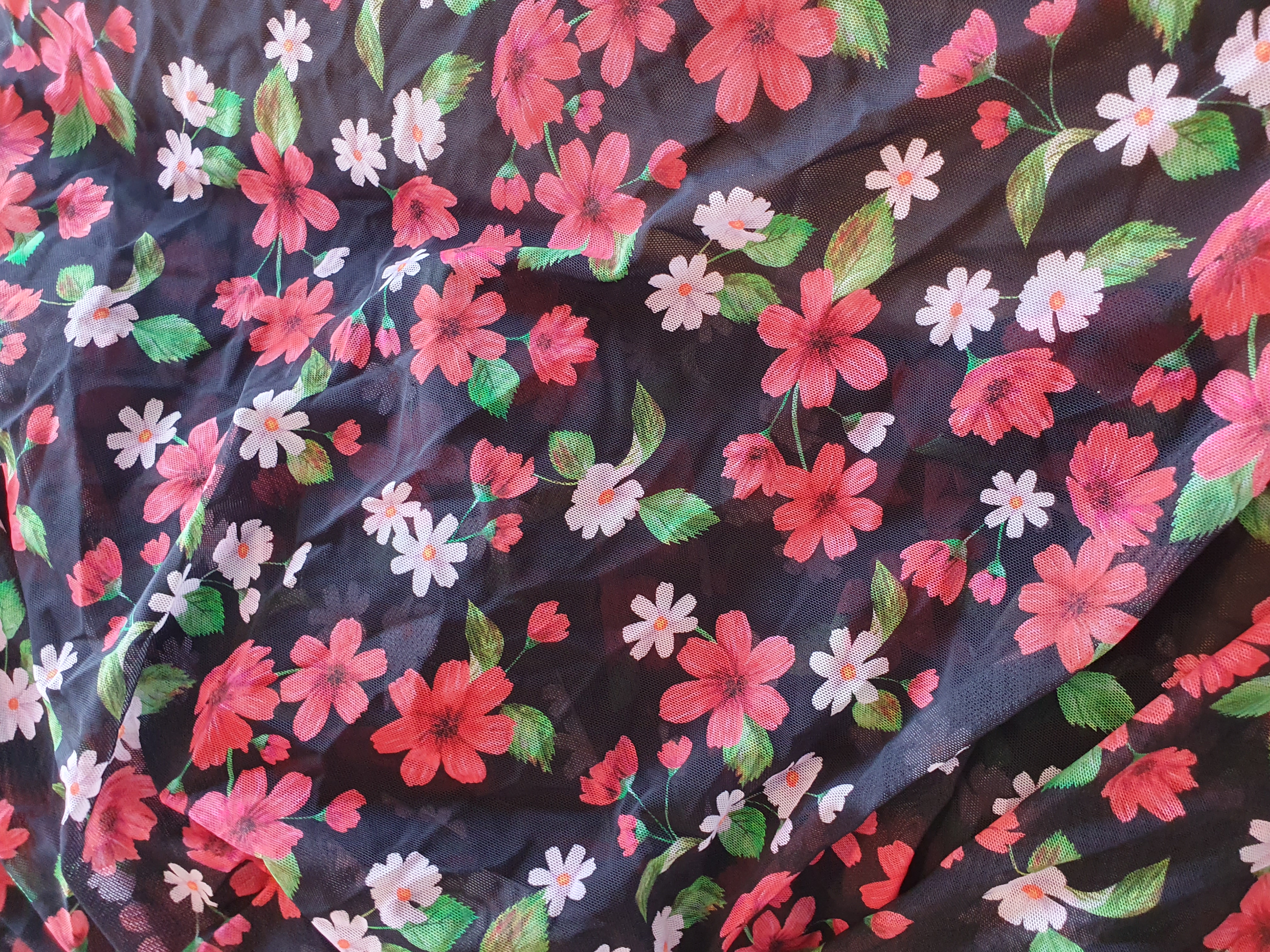 Stretch mesh in black with beautiful red flowers - 4