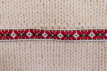Broderat band vit-grön-röd