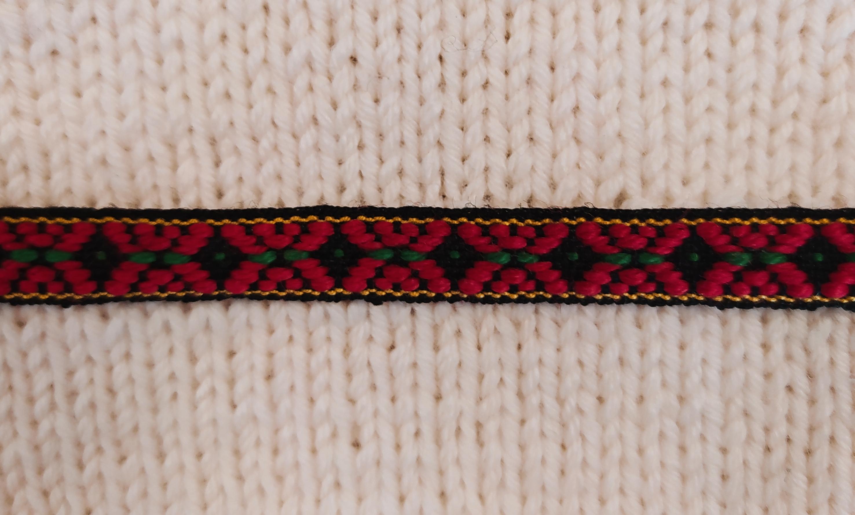Broderat band svart-grön-röd