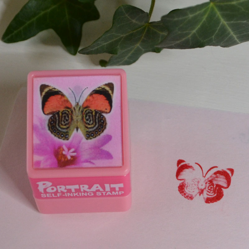 Stämpel - rosa fjäril