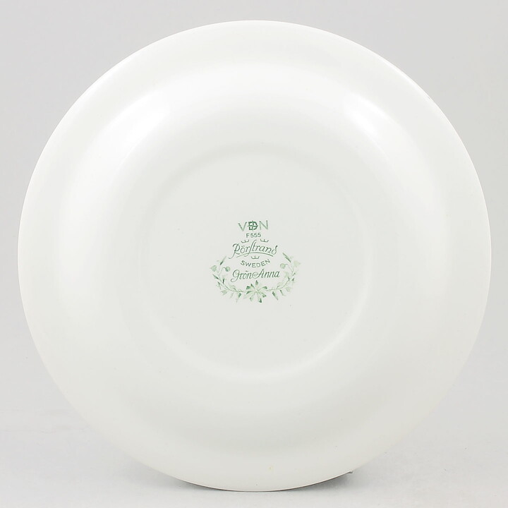 Carl-Harry Stålhane (Gröna Anna 1966) Three Plates with Green Flower Decor 18 cm