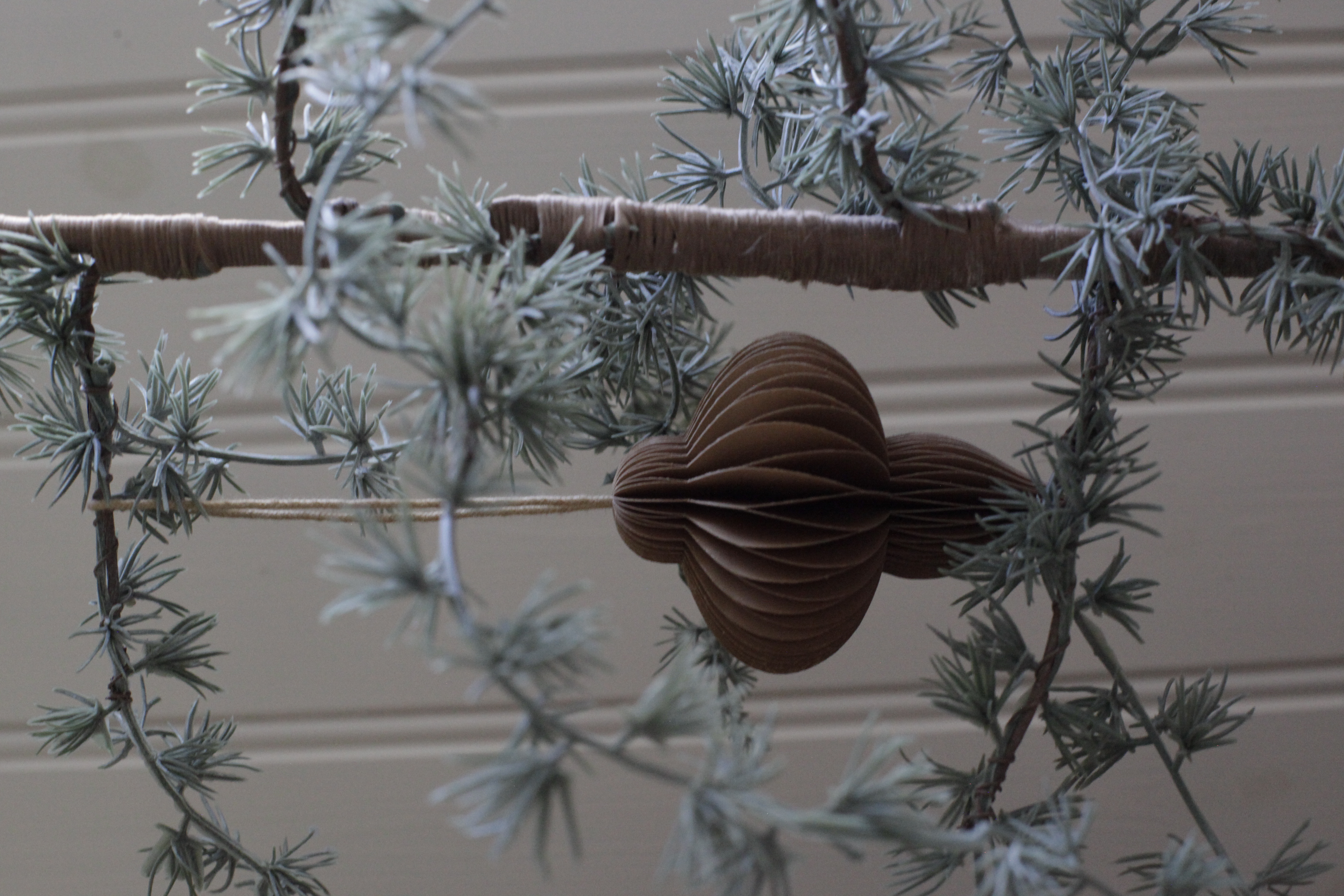 JULGRANSDEKORATION - PAPPERSFIGUR BEIGE - 3