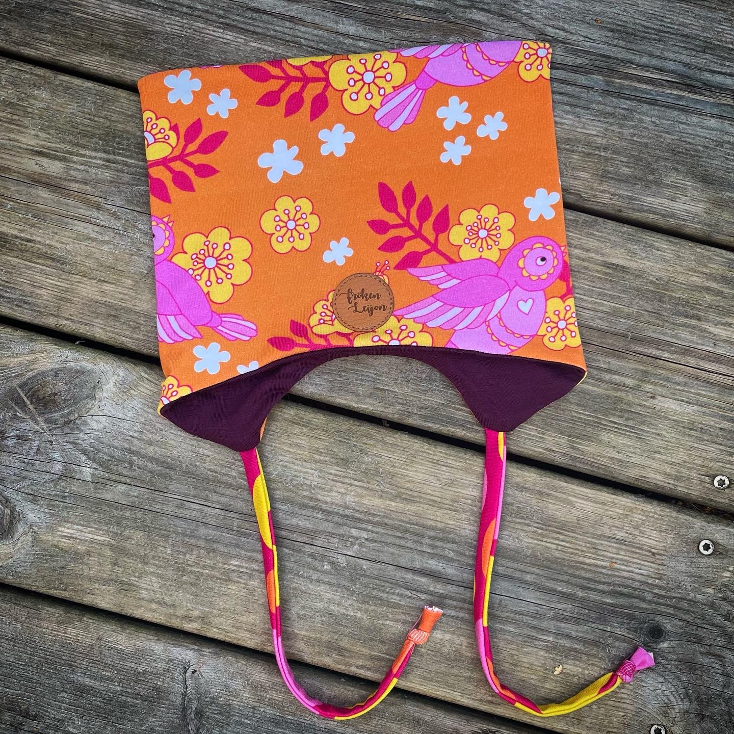 Knytmössa ”Love birds” orange stl. 1-2 år