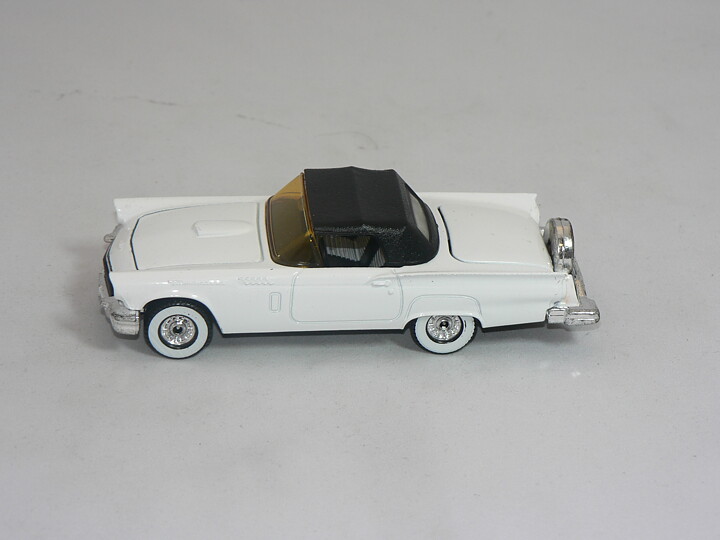 Ford Thunderbird   1957  1:32   Corgi