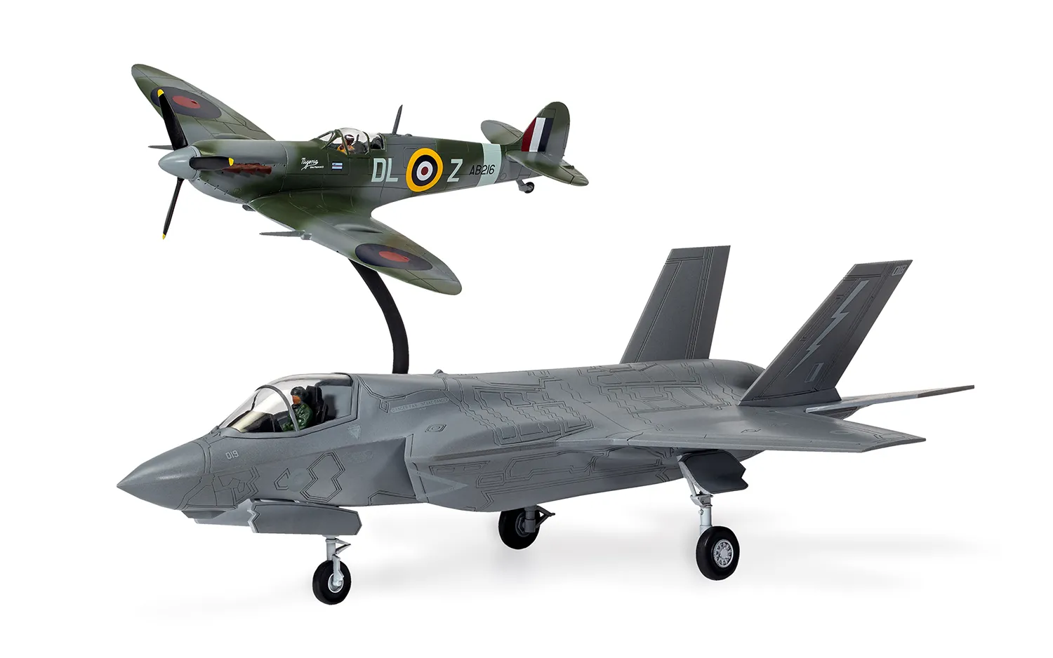 Then and Now' Spitfire Mk.Vc & F-35B Light.II 1/72 - 3