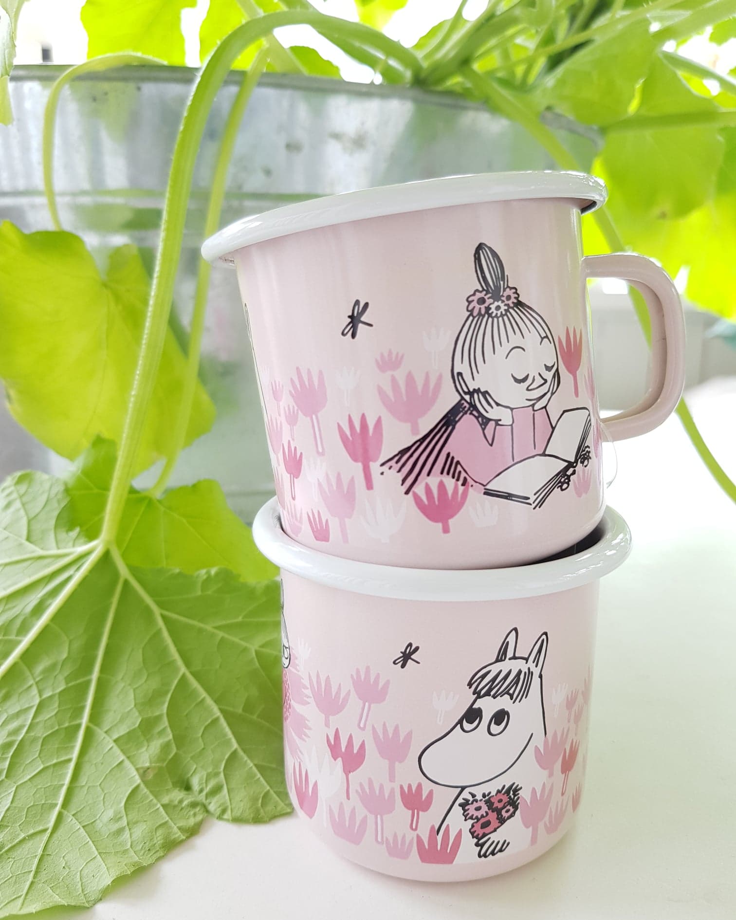 Emaljmugg Mumin I Trädgården Rosa 2,5 dl