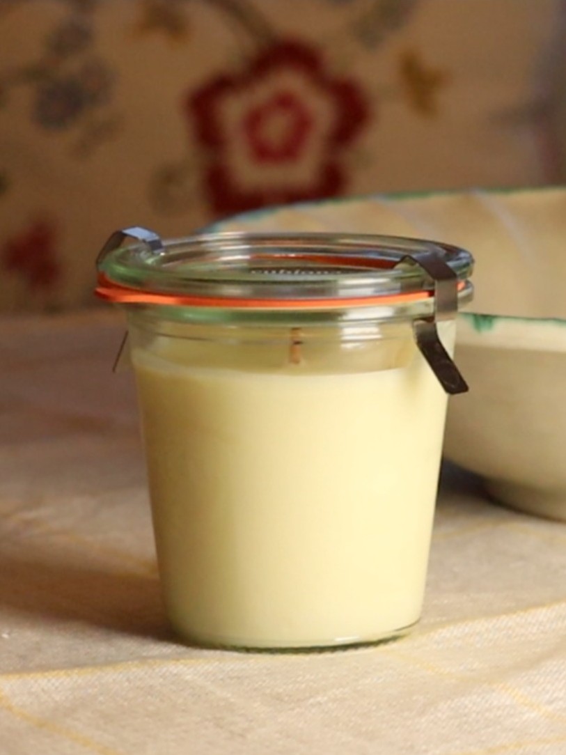 Eubiona doftljus på ett bord