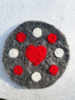 Tovad ullsittdyna med hjärta 31x31cm