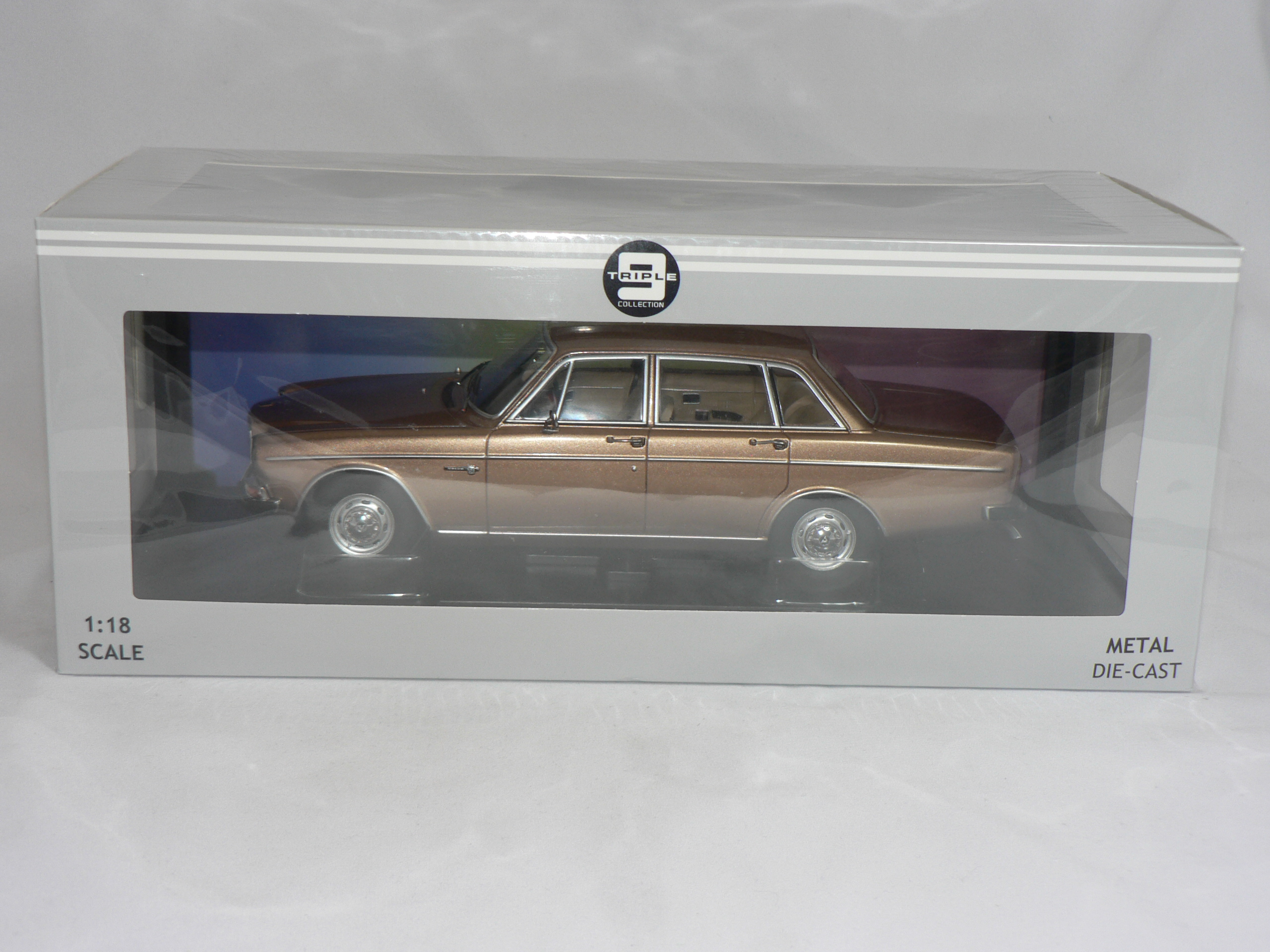 Volvo 164   1970   Gold Metallic  1:18 Triple 9 - 4