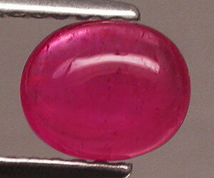 Precioso rubí birmano mogok natural de talla cabujón ovalado de 1,21 ct
