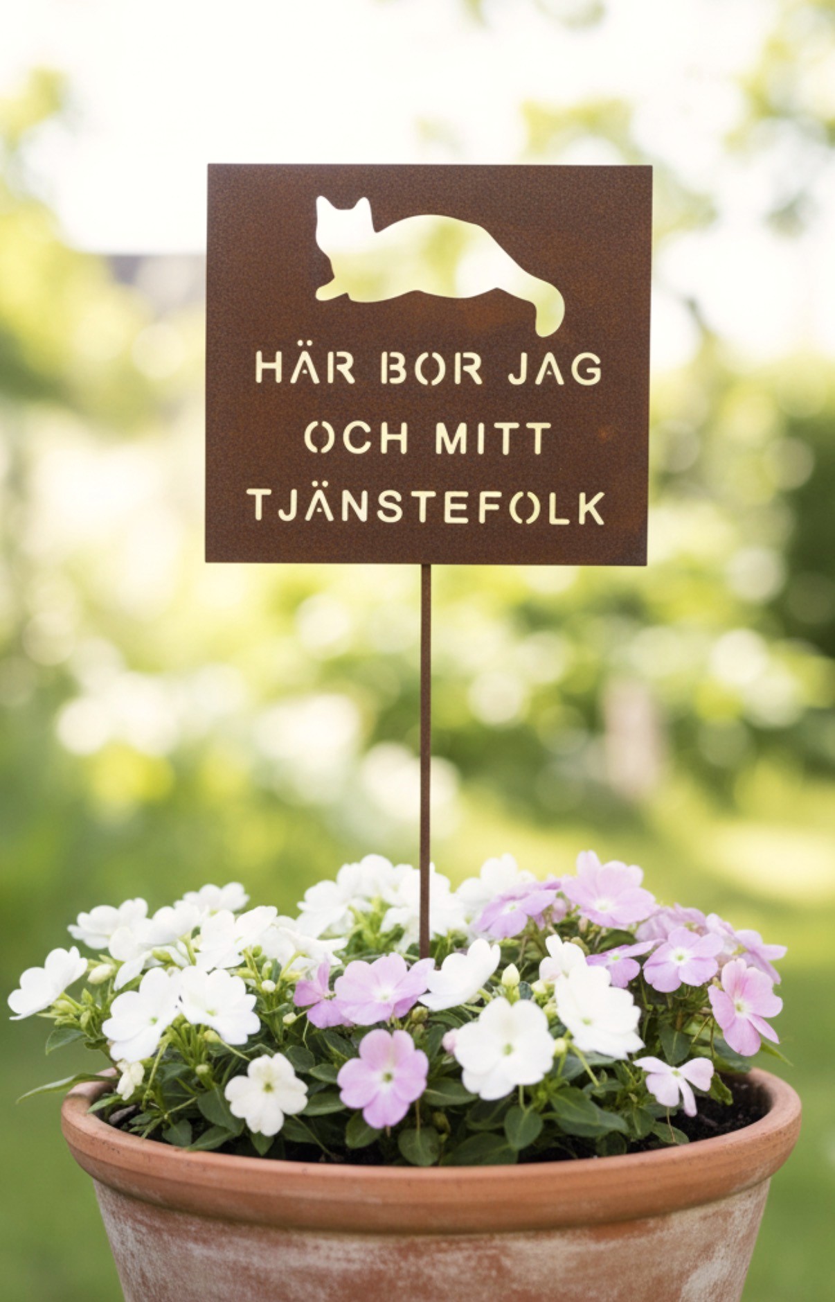 Kattskylt, Här bor jag och mitt tjänstefolk med pinne/12 ST PER FÖRP