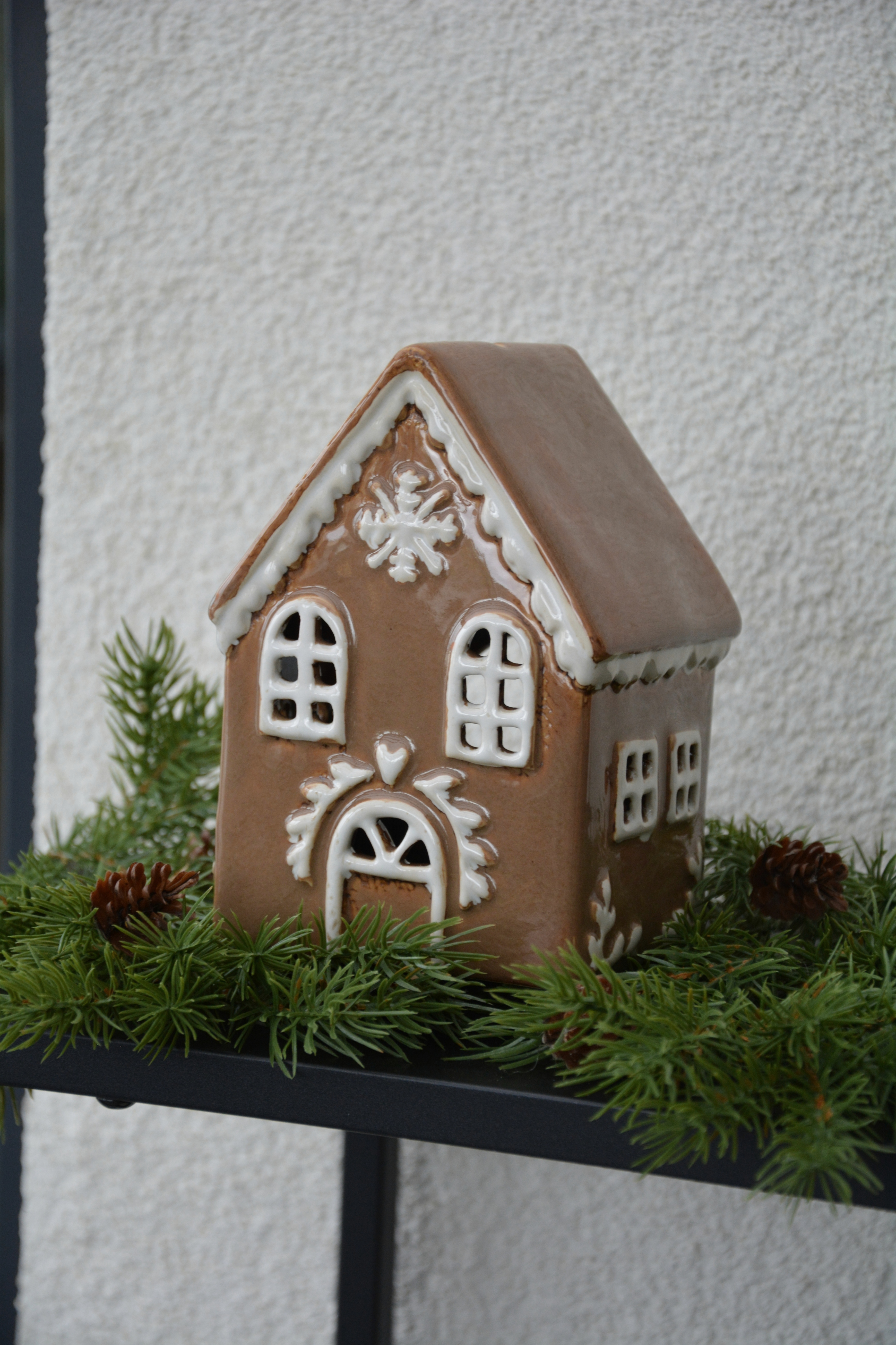 Pepparkakshus i keramik Nr 2. Huslykta Pepparkaks hus
