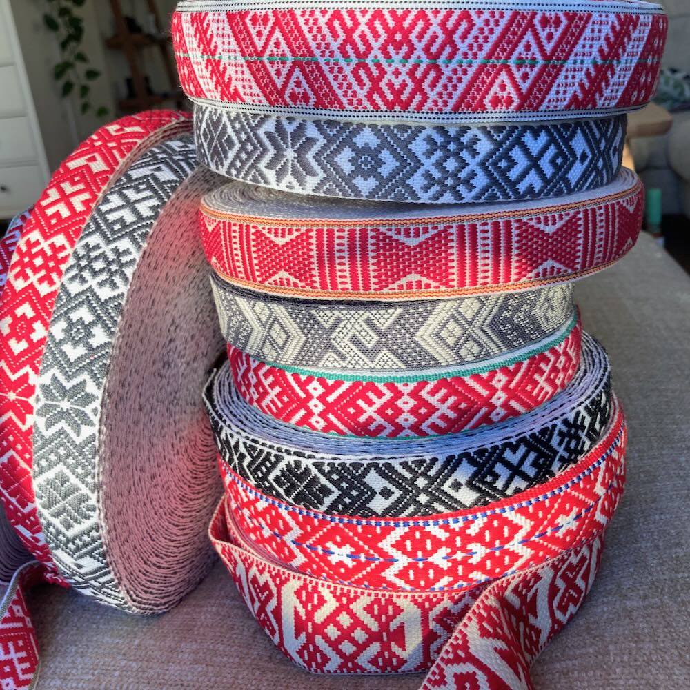 Folk art ribbon 25 mm red on unbleached white with yellow green stripe 1344-1 - 3