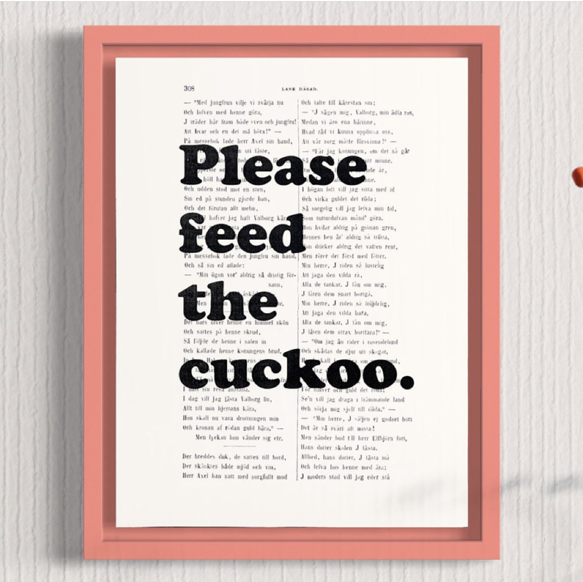 Tavla med texten Please feed the cuckoo.