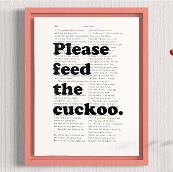 Tavla med texten Please feed the cuckoo.