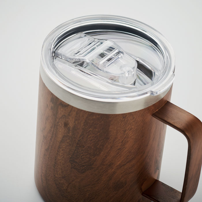 Mugg av trä och metall med handtag