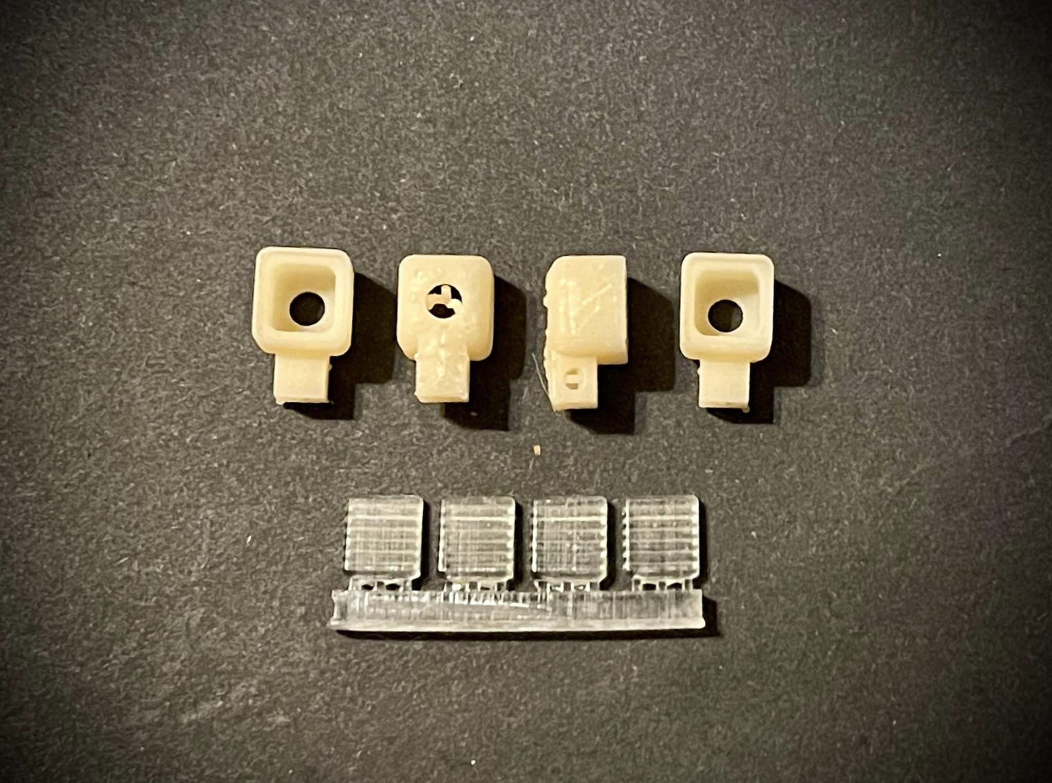 Worklights 1:14 Resin. Made for 3mm diod (NO holder or diod included)  4pcs 