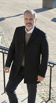Ullrock svart. från Peter Adams, 