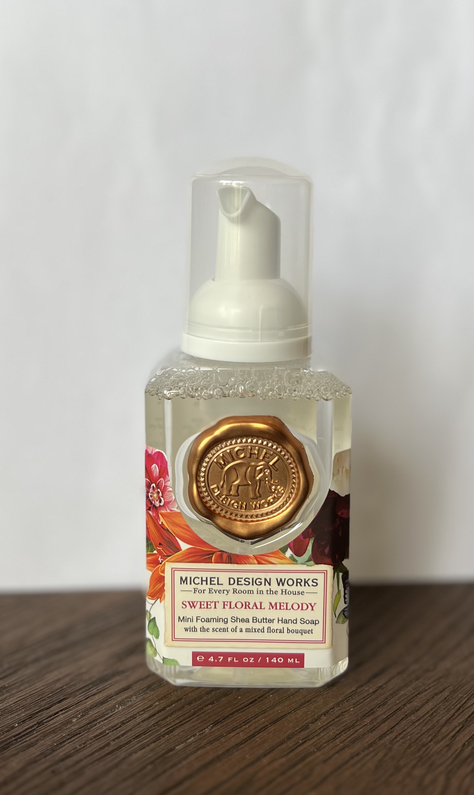 Michel Design Works Sweet Floral Melody Skumtvål 140 ml – Blommig Tvål med Mimosa & Honung
