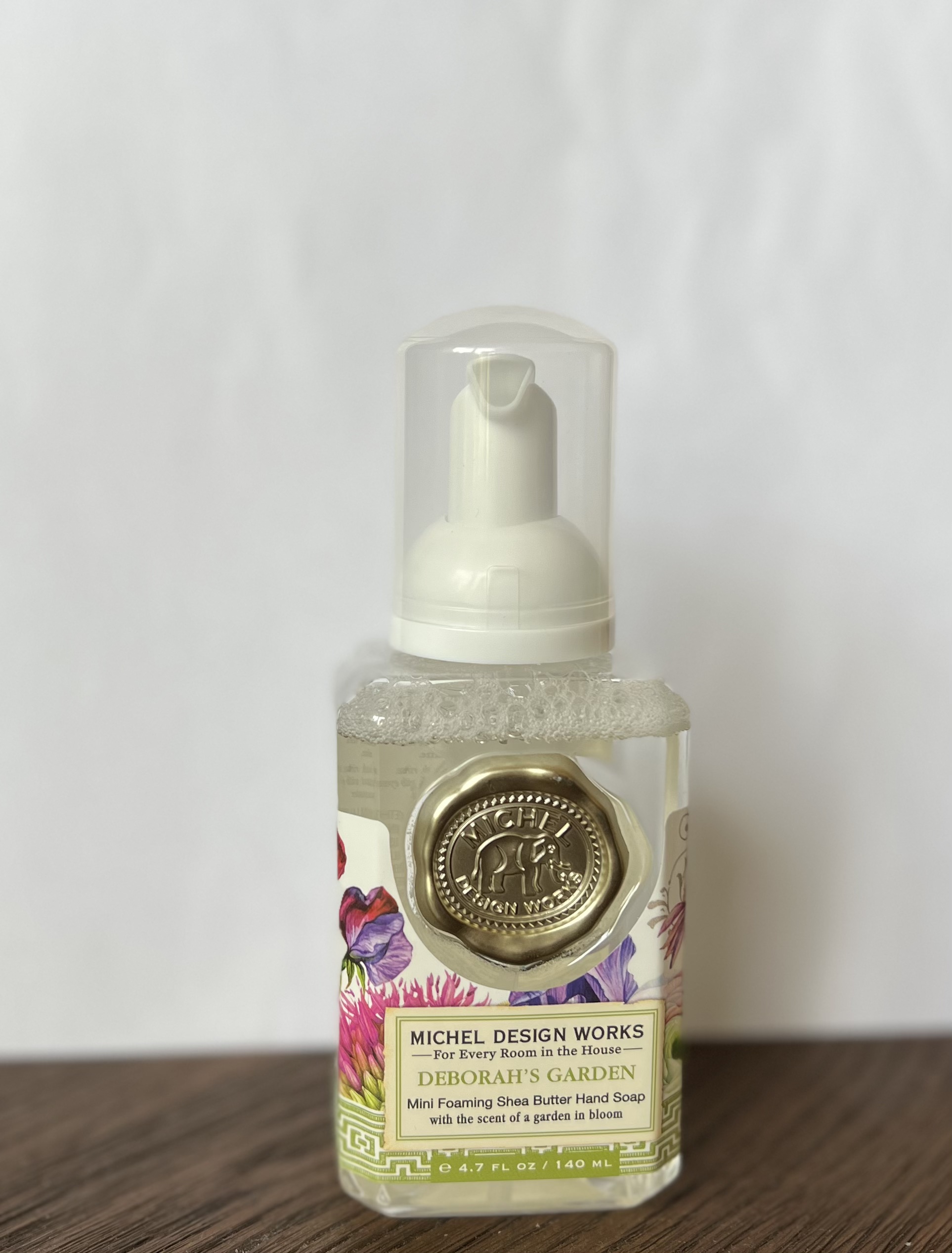 Michel Design Works Deborah’s Garden Skumtvål 140 ml – Jasmine, Cyklamen & Cederträ